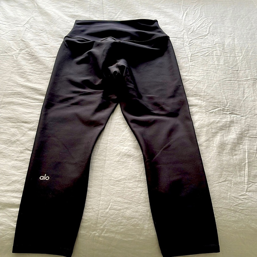 Alo Yoga High Waist Air Lift Capri Black Leggings
